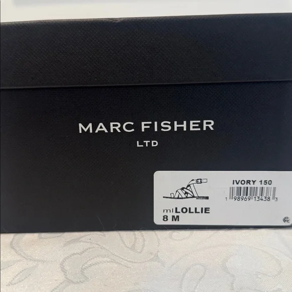 Marc Fisher Loop Sandal. Ladies 8 - Picture 14 of 15